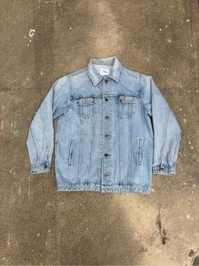 Aritzia TNA Light Wash Denim Trucker Jacket Small Oversized Jean Jacket